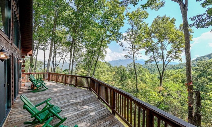 Whittier Cabina | Experience serene mountain views at Hazey View