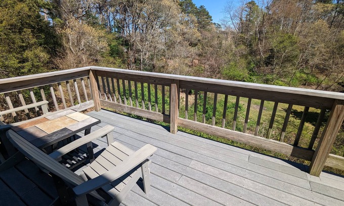 West Barnstable Casa | Experience Serene Nostalgia at Sadie's Place: A Charming West Barnstable Retrea