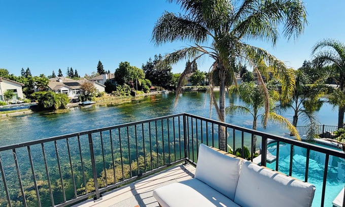 Laguna West-Lakeside Casa | Experience Serenity: Luxe 4BDR Lake House+25’ Pool