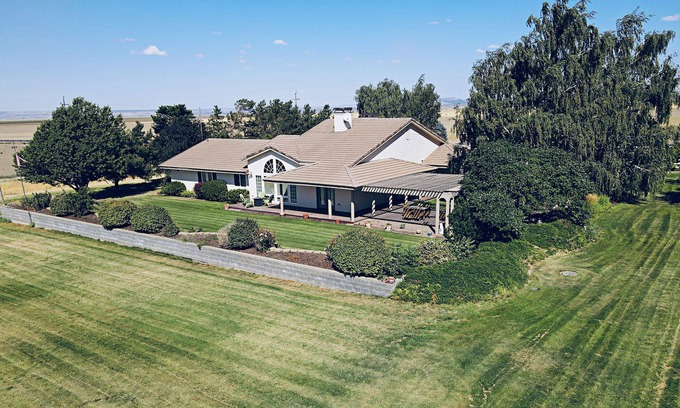 Madras Casa | Experience Serenity with Mountain Views & Home Gym