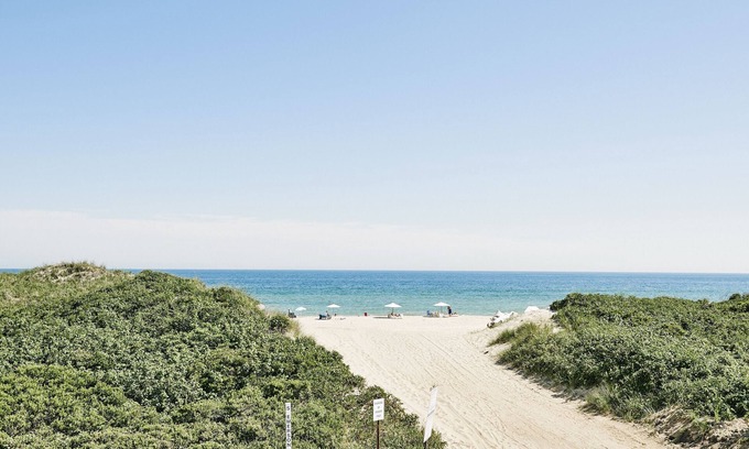 Montauk Hotel | Experience Soothing Moments & Luxury! 4 Relaxing Units, Beachfront, Onsite Pool