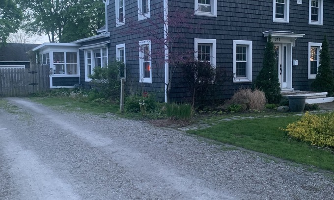 Tecumseh Casa | Experience Tecumseh charm, just a quick 27-min drive to speedway fun