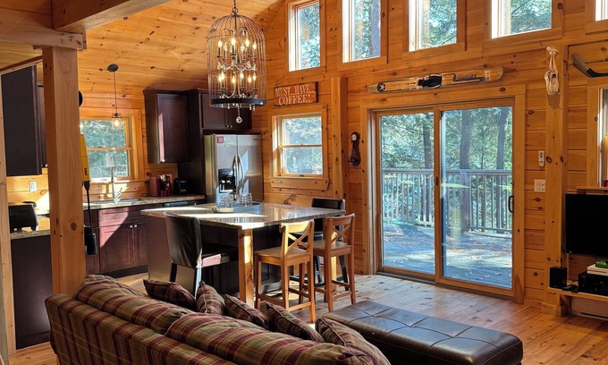 Ryerson Cabaña | Experience the beauty of Ontario’s cottage country on Horn Lake.