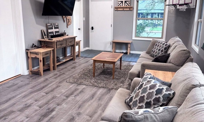 Sheridan Casa | Experience the charm of Sheridan with our cozy two 2-bedroom, one bath house!