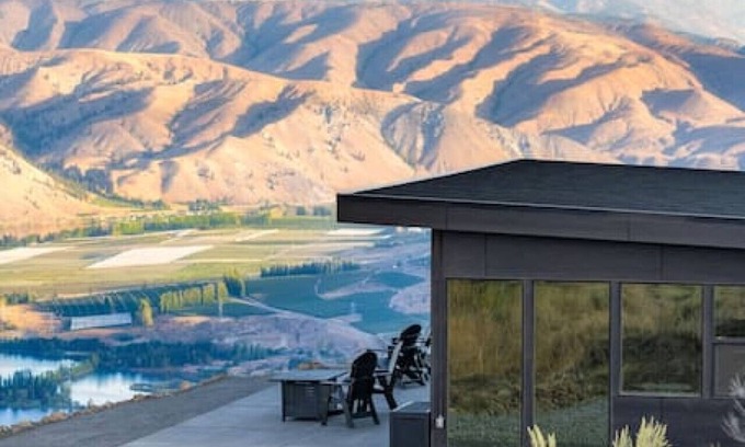 Orondo Casa | Experience the feeling of being on top of the world in this breathtaking retreat