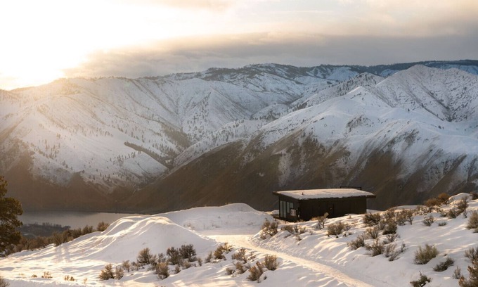 Orondo Casa | Experience the feeling of being on top of the world in this breathtaking retreat