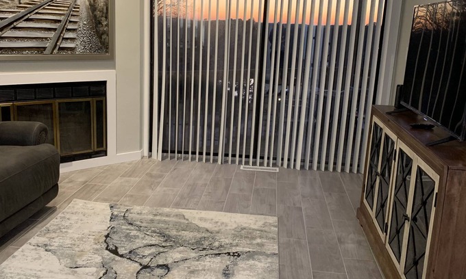 Mid America Condominio | Experience the Ultimate Getaway in Hot Springs' premier Condo with Lake Views