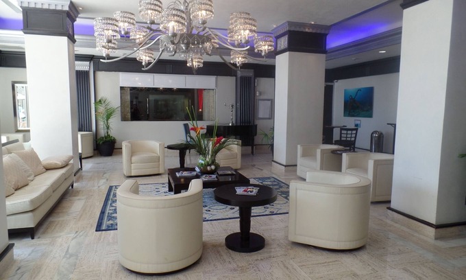 Barrier Island Condominio | Experience the epitome of luxury in this OCEANFRONT condo