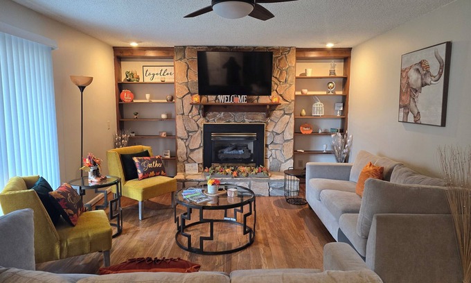 McLeansville Casa | Experience the warmth of a charming home that offers a serene view.