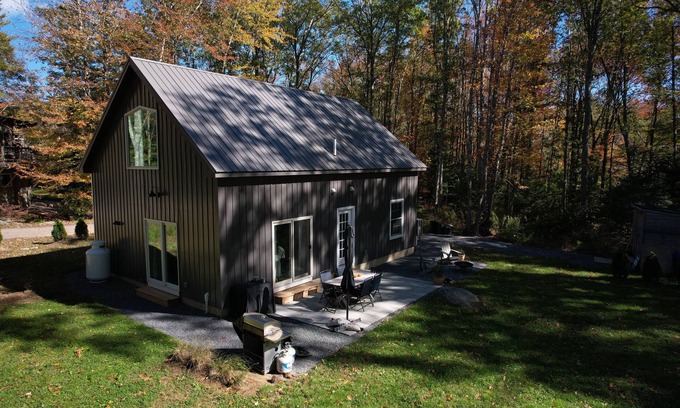 Boothbay Casa | Experience this stylish and unique stay just 8 minutes from Boothbay Harbor.