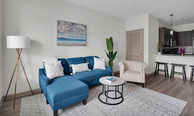 Deerwood Apartamento | Experience tranquility and convenience at our delightful suburban retreat in Jacksonville