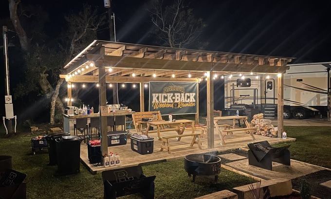 Brazoria Cabina | Experimente la comodidad rústica y la diversión al aire libre en nuestra cabaña