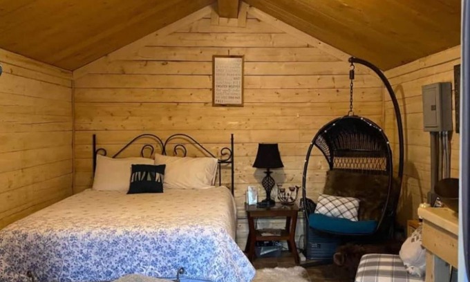 Fairbanks Cabina | Experience True Alaskan Pioneer Cabin Life near Fairbanks, North Pole and Denali