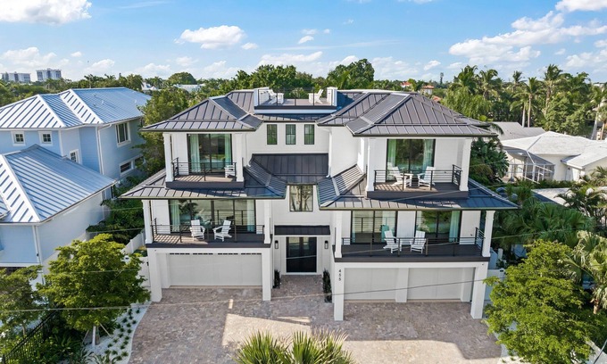 Saint Armands Key Casa | Experience Ultimate Relaxation at The Sandcastle, a New Luxury Home in Lido Key!