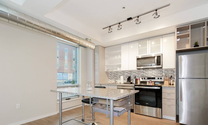 Crossroads Arts District Condominio | Experience Unmatched Comfort w/ an Upscale Stay Featuring Beautiful Rooftop 107