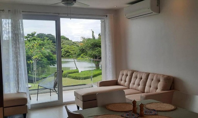 Jacó Apartamento | Experimente místico en este apartamento increíble con vista al lago