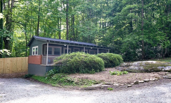 Pisgah Forest Cabina | Explore & Bike from Upscale Cabin near Dupont