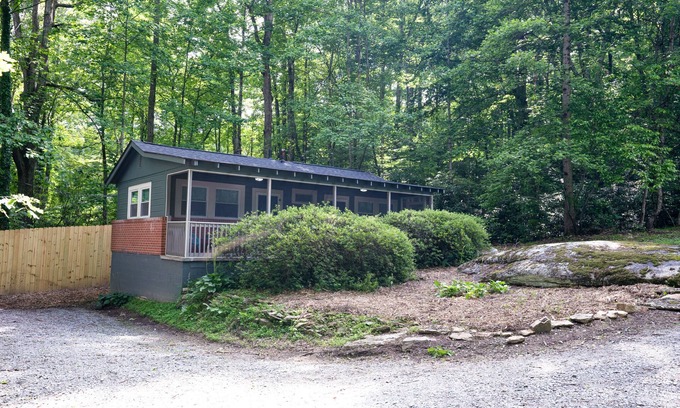 Pisgah Forest Cabina | Explore & Bike from Upscale Cabin in Pisgah Forest