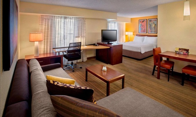Homewood Apartamento | Explore Birmingham's Best! Pet-Friendly, Free Breakfast!