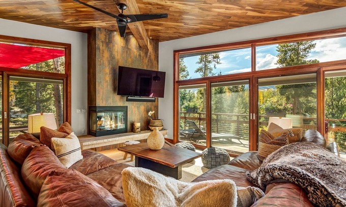 Weisshorn Casa | Explore Breckenridge! Home close to Main Street with Wooded View