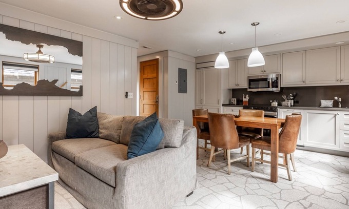 Homewood Cabaña | Spend Summer at North Lake Tahoe! Cozy Cottage Near Ski Resort and Beach, Ideal for Couples