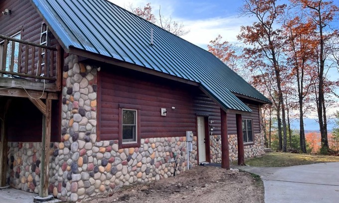 Vienna Township Casa | Explore Michigan's Elk Country At This Cabin Retreat-Outdoor Enthusiast Dream