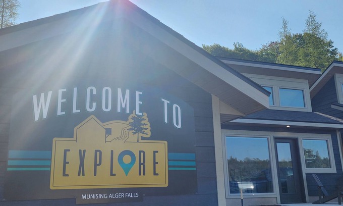 Munising Cabaña | EXPLORE Munising Cottage 210