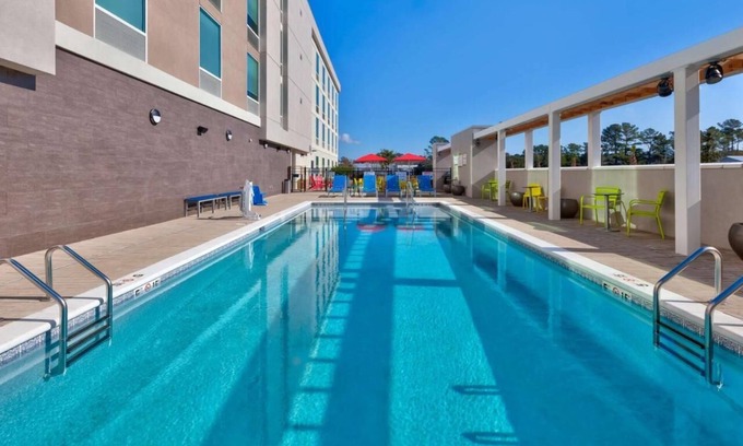 Wilmington Hotel | Explore, Stay, Relax! 3 Relaxing Units w/ Kitchen! Close to Wrightsville Beach!