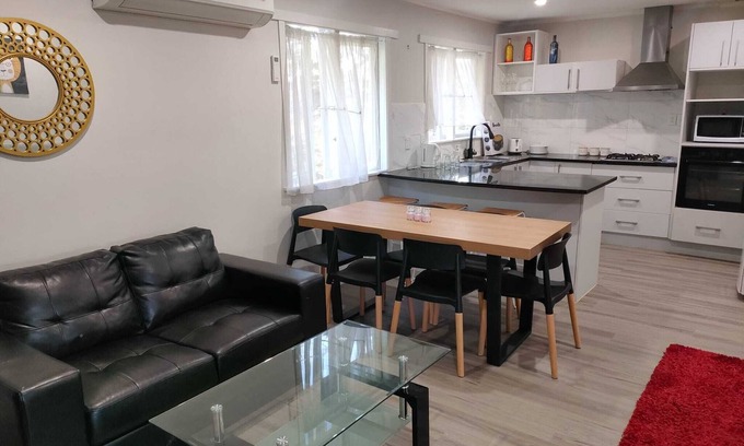 Otara Casa | Explore the Affordable Auckland Vacation Rental in a Quiet Spot - SriPrasar 4BRM