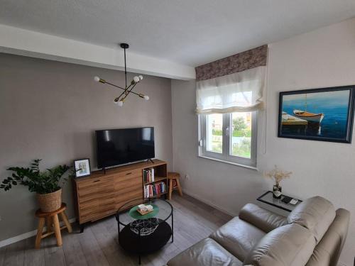 Kastel Kambelovac Apartamento | Explore the Croatian Coast and Relax in Modern Comfort