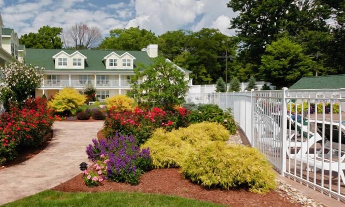 Kelleys Island Casa | Explore the Stunning View of the Kelleys Island, Glacier Suite 112