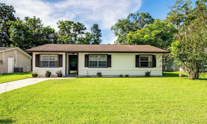 Brooksville Casa | Explore Weeki Wachee Springs: Pet-Friendly Home