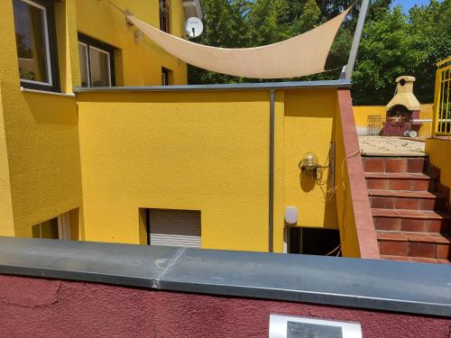 Rudolfsheim-Funfhaus Apartamento | EXPLORE Wien Österreich VIENNA Austria WALTZ and CASTLES Residenz Habsburg great 2-rooms-apartment near SCHÖNBRUNN Breakfast Metro U3 U4 busses 48a 51a city kids pets