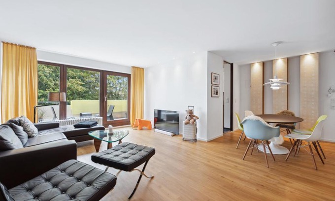 Boeblingen Apartamento | EXQUIS Kunstvolles Luxusapartment I Designmöbel I Balkon I Homeoffice I Parken I Netflix