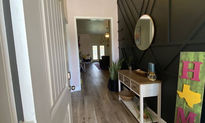 Lubbock Casa | Exquisite 3 Bedroom 2 Bath Bungalow