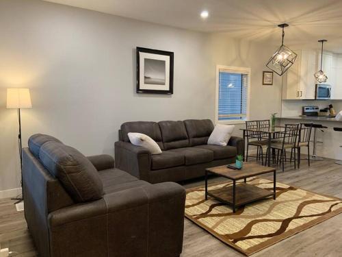 Regina Apartamento | Exquisite 3 BR Villa with Double Garage-King Bed