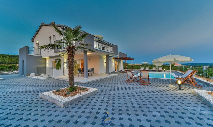 Debeljak Villa | Exquisita villa de 4 dormitorios para 8 personas con piscina climatizada cerca de Zadar