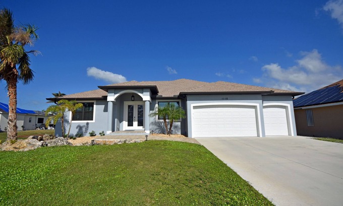 Pine Valley Casa | Exquisite 4 bedroom, 3 bathroom home, built in 2020, overlooking a canal in Rotonda West.