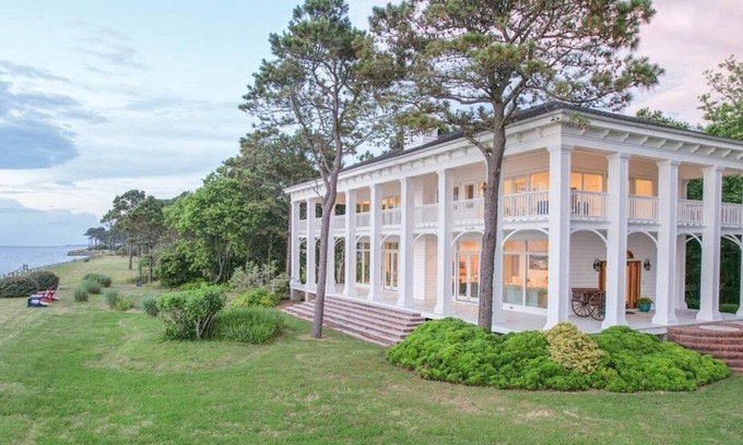 Davis Wharf Casa | Exquisite 4 bedroom, 3 and a half bath Georgian Estate Home on the Beach!