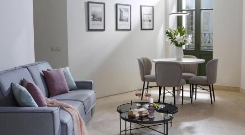 Thissio Villa | Exquisite Athens Villa 1 Bedroom Villa Izuru Acropolis View Platia Agion Asomaton