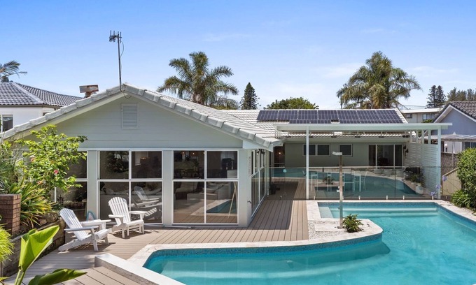 Forresters Beach Casa | Exquisite Beachside Luxury Resort Style Pool