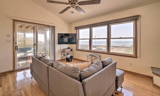 Buxton Apartamento | Exquisite Buxton Apt with 2 Decks and Water View!