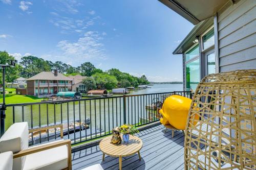 Walden on Lake Conroe Casa | Exquisite Canal-Front Home Access to Lake Conroe!