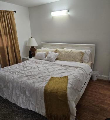 Des Plaines Casa | Exquisite Haven