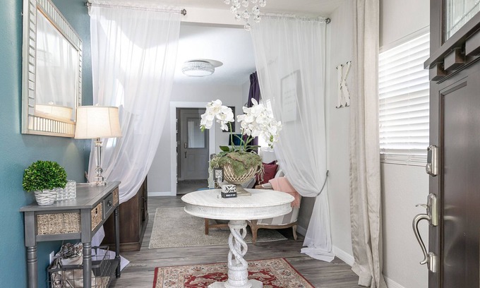 United Central Casa | Exquisita casa en Central St. Pete!