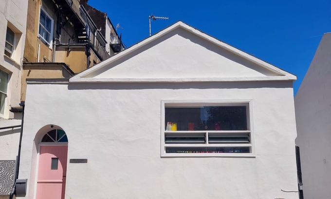Hove Cabaña | Histórico y único, casa céntrica justo frente al mar y jardines de Hove