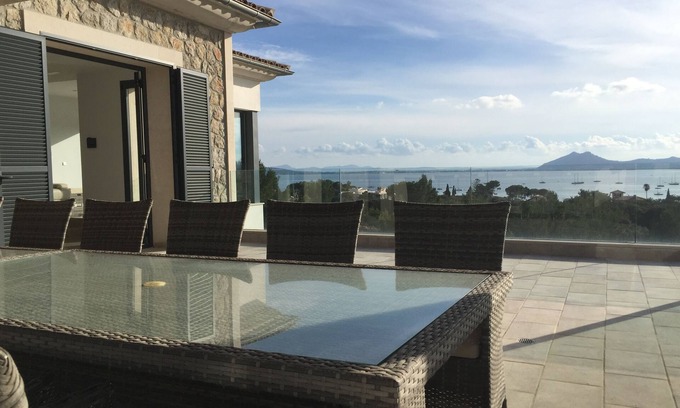 Puerto de Pollensa Villa | Exquisita, villa de lujo con impresionantes vistas panorámicas de la costa y de montaña