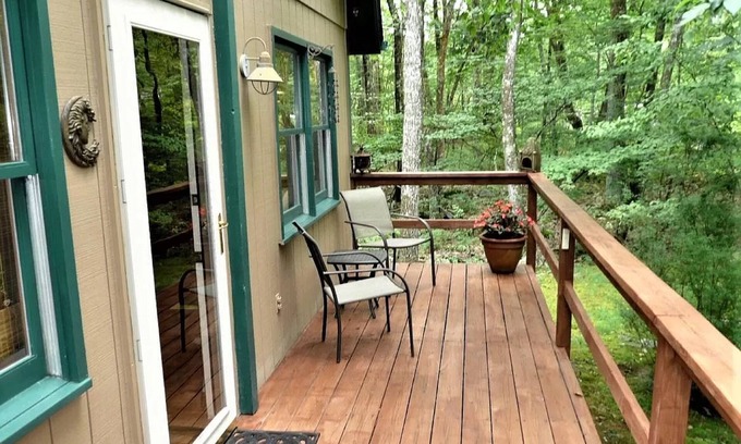 East Stroudsburg Cabina | Exquisite Mountain Cabin Getaway