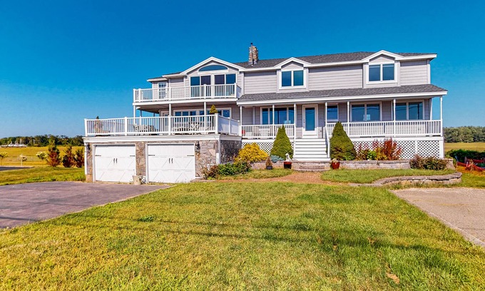 Rye Casa | Exquisite oceanfront home with fireplace, balcony, AC & W/D