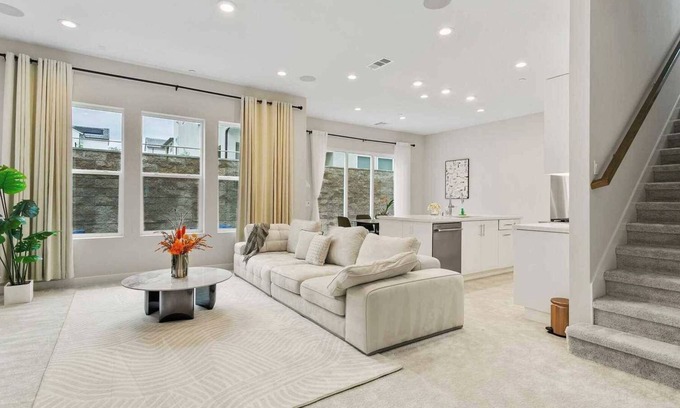 Foothill Ranch Casa | Exquisite Retreat on Pin Ln